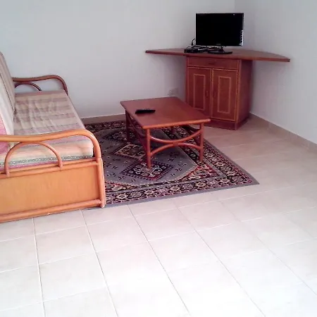 Welcoming In 60 M² With Shared Pool Apartman *