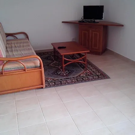 Apartamento Welcoming In 60 M² With Shared Pool