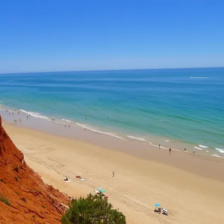 Apartamento Welcoming In 60 M² With Shared Pool Albufeira