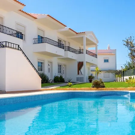 Apartment Serene Oasis: With Pool And Access Albufeira