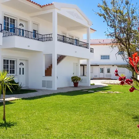 Apartment Serene Oasis: With Pool And Access Albufeira
