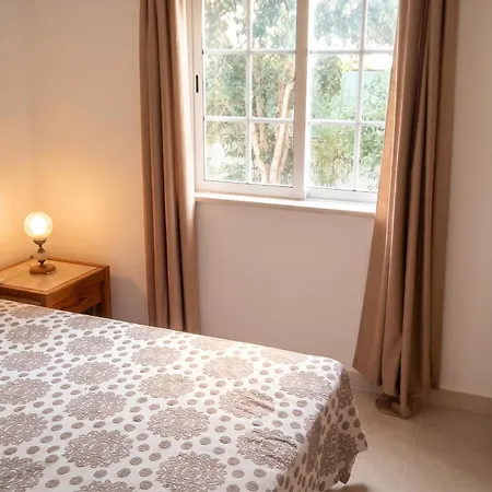 Serene Oasis: With Pool And Access Albufeira